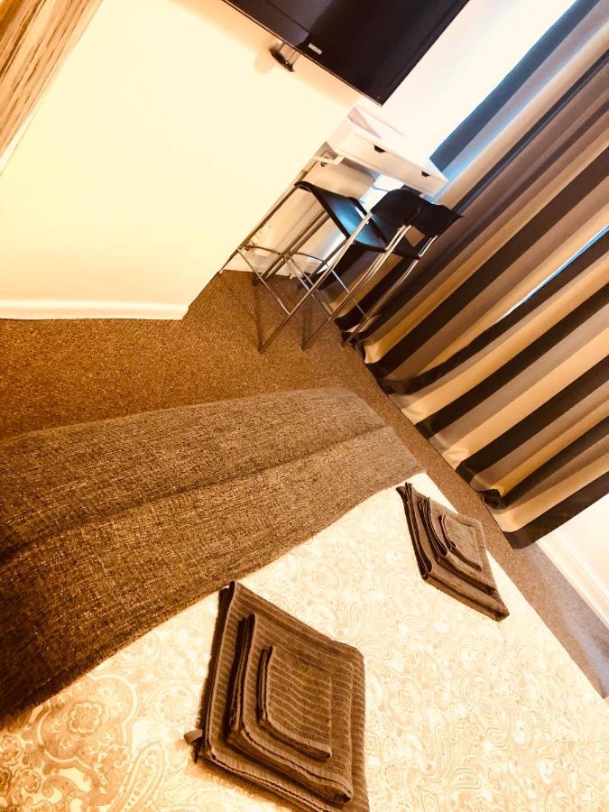 Ac Lounge 125 Lägenhet Rochford Exteriör bild